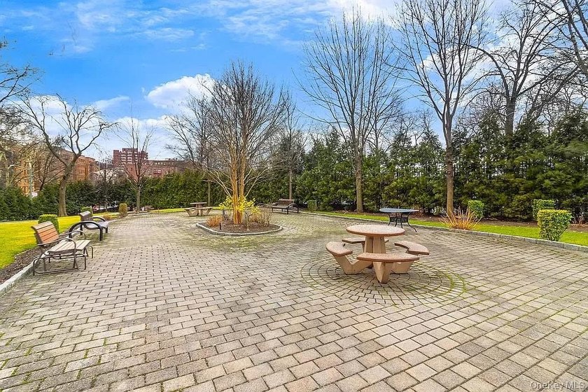 JUST IN THIS 2 BEDROOM APARTMENT WITH OPEN KITCHEN CONCEPT IS - photo 14
