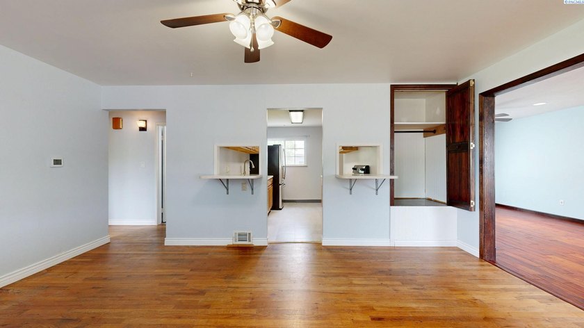 MLS# 293063 Charming and move-in ready, this 2 BD 1 BA home with - photo 4