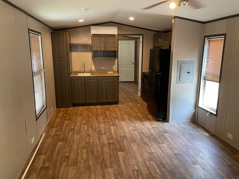 Beautiful, affordable 2023 1 bedroom/1 bath mobile home with a - photo 3