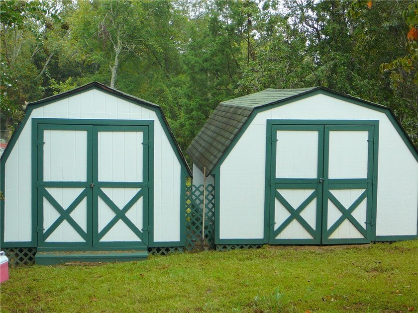Wonderful 4 Bedroom home on 1.62 Acres. Dock in-place - photo 4