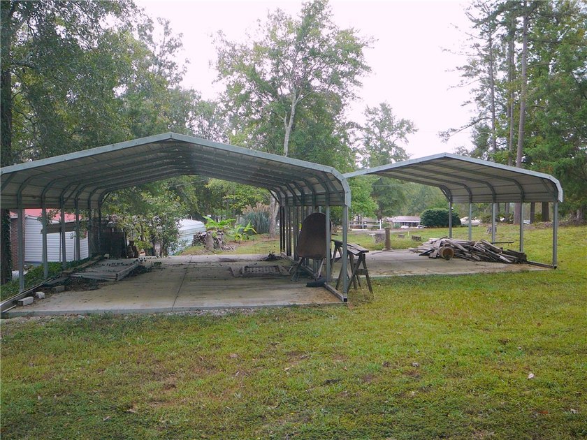 Wonderful 4 Bedroom home on 1.62 Acres. Dock in-place - photo 6