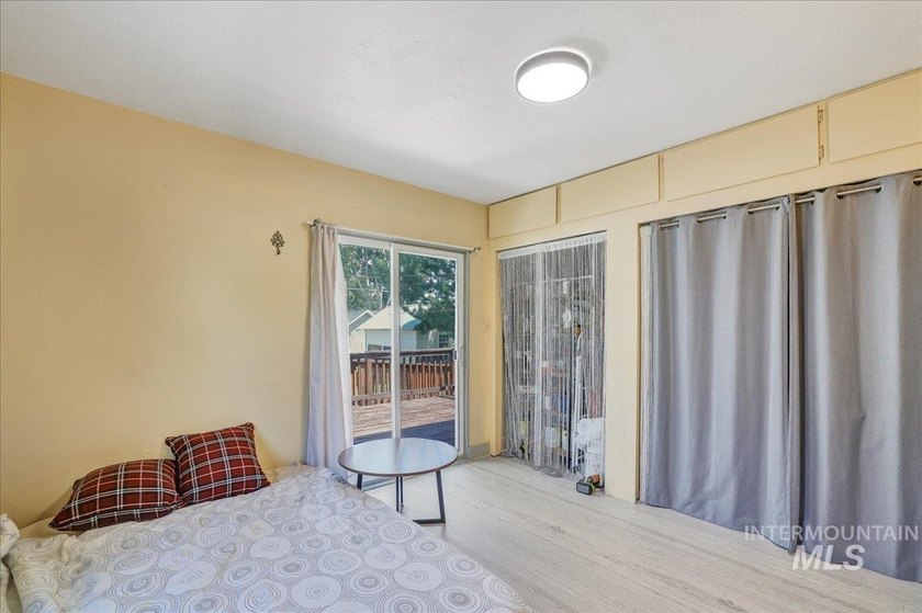 Very clean 3-bedroom, 1-bath home in a quiet neighborhood near - photo 8
