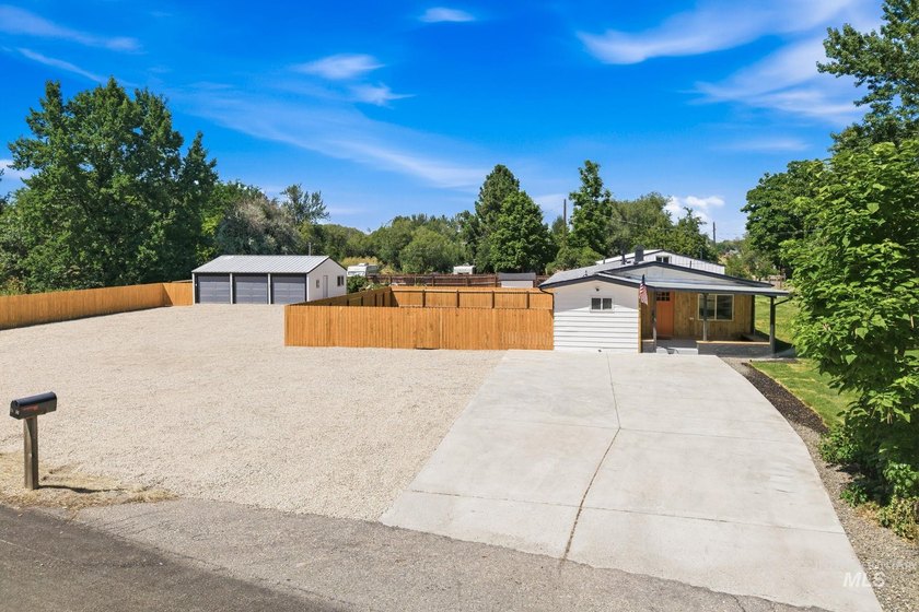 Rare opportunity to own an exceptional Eagle property with no - photo 3