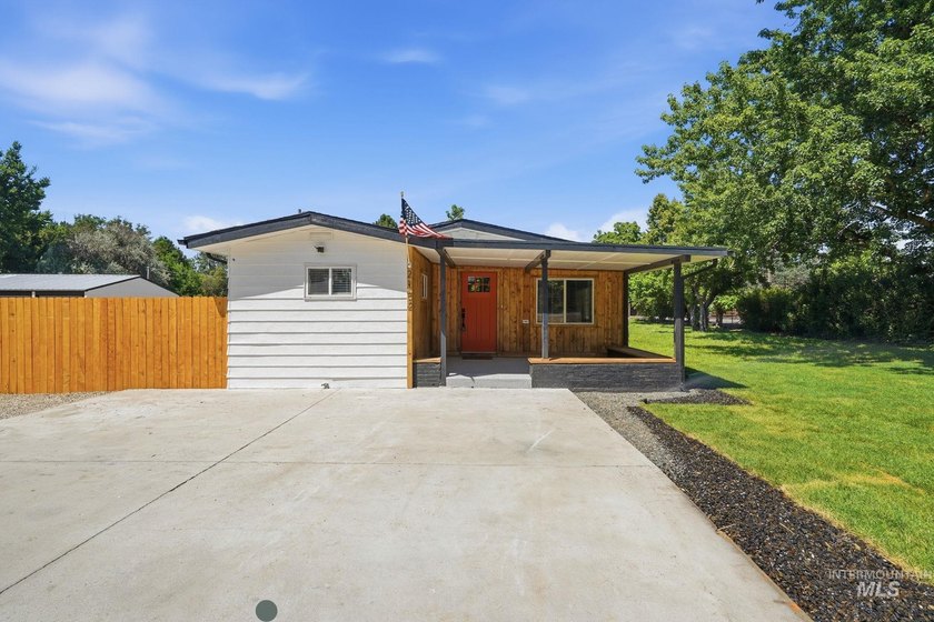 Rare opportunity to own an exceptional Eagle property with no - photo 4