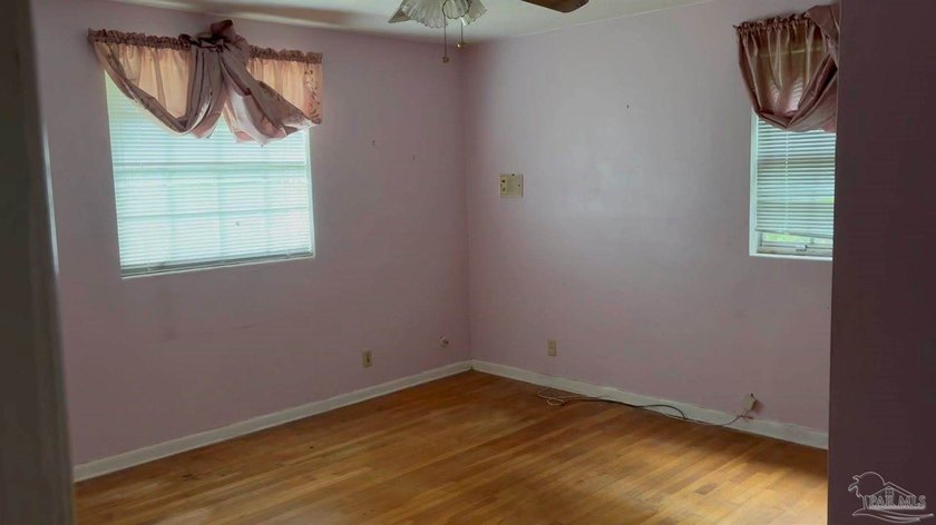 This single family residence is in need of some TLC. The owner - photo 3