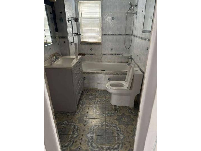 MOVE IN CONDITION THAT NEEDS SOME TLC - photo 2