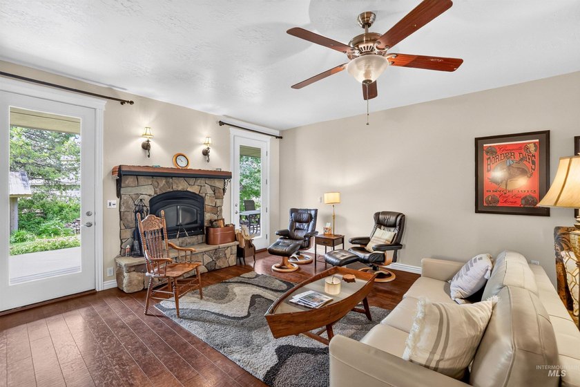 A home designed for adventure, comfort, and entertaining - photo 3