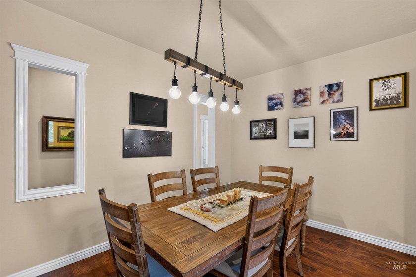 A home designed for adventure, comfort, and entertaining - photo 4