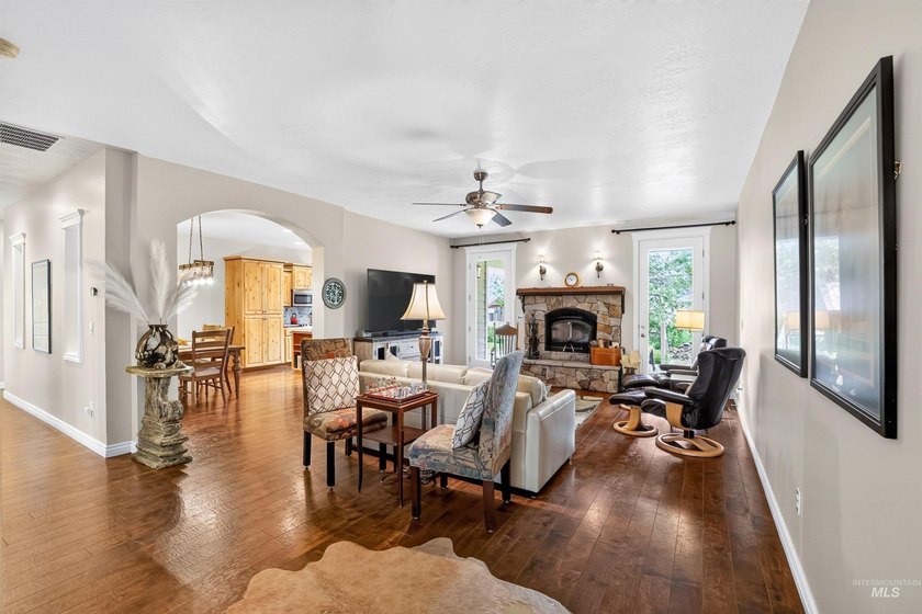 A home designed for adventure, comfort, and entertaining - photo 8