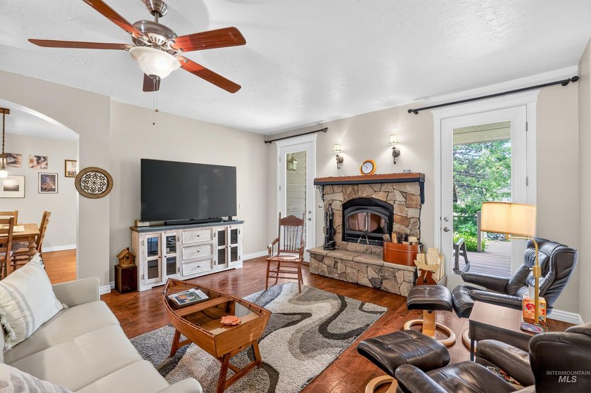 A home designed for adventure, comfort, and entertaining - photo 10
