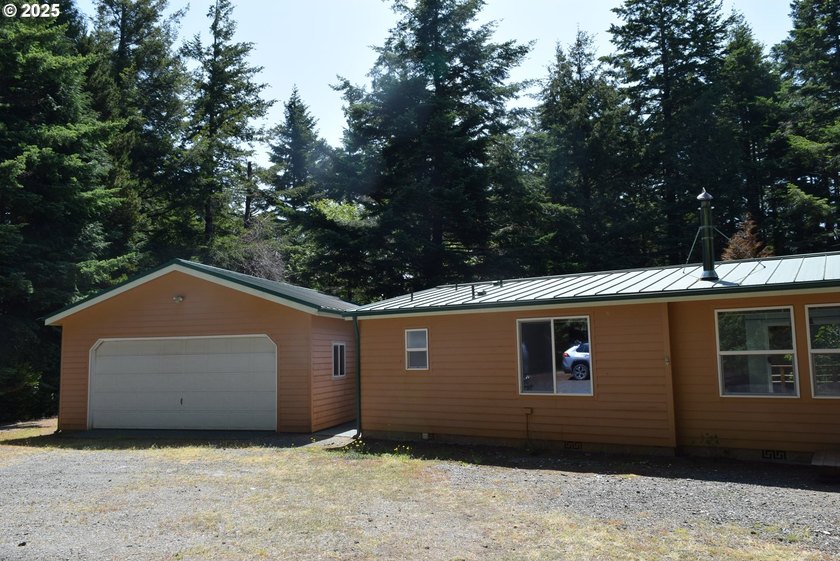 Private Country Retreat in Port Orford! Welcome to 42065 Vista - photo 3