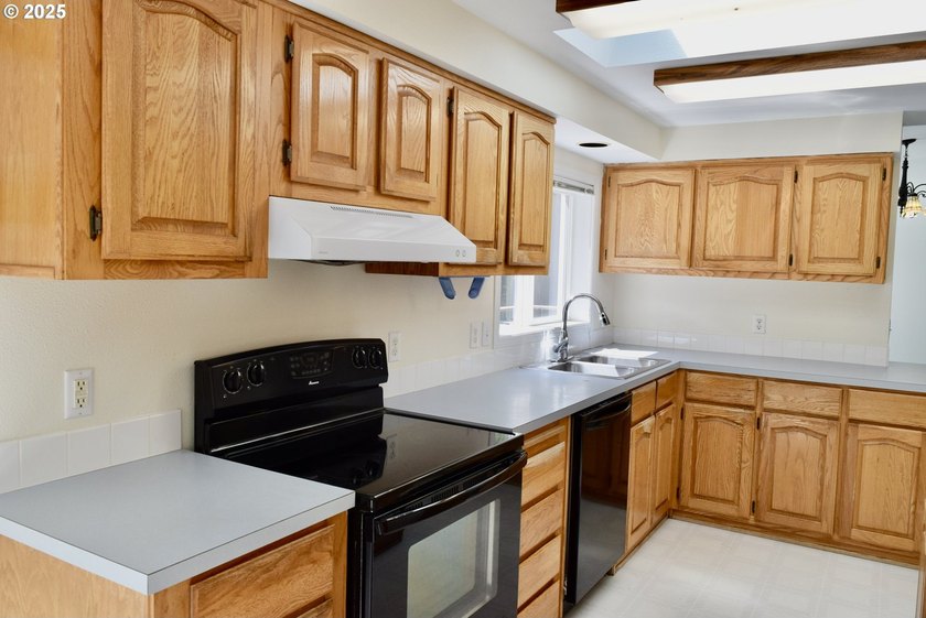 Private Country Retreat in Port Orford! Welcome to 42065 Vista - photo 9