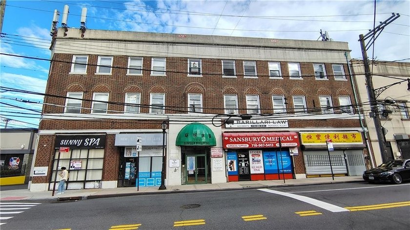 Investment Opportunity! Three Story Mixed-use offices &amp; Retail - photo 2