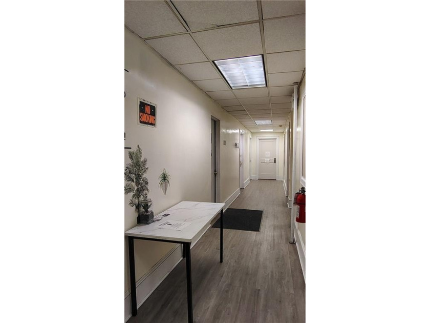 Investment Opportunity! Three Story Mixed-use offices &amp; Retail - photo 5
