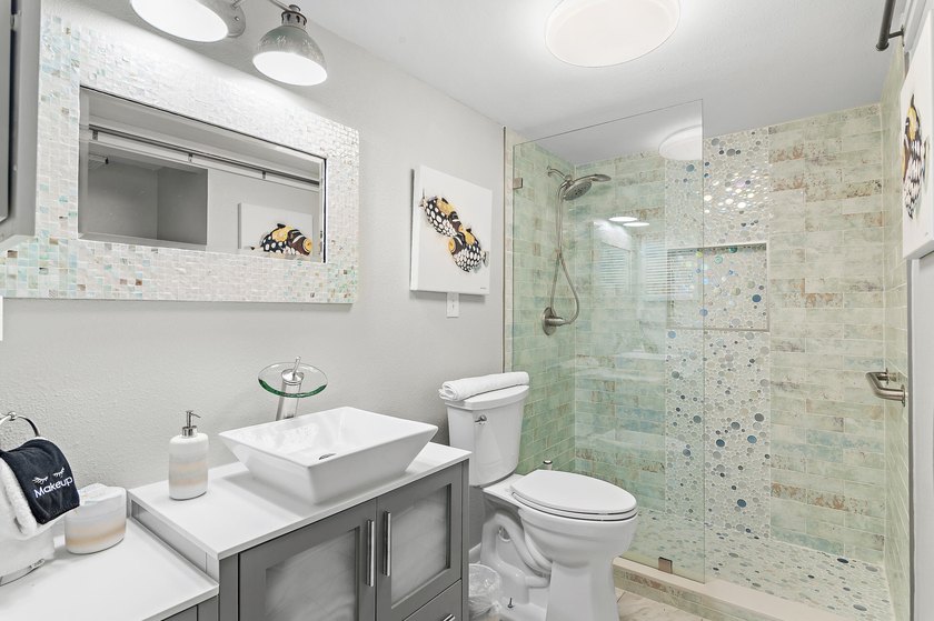 Jetty East is a Gulf front Gated 6-story midrise with under - photo 8