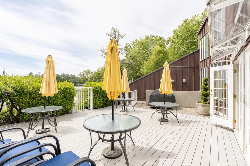 Rare renovated waterfront penthouse with exposure on all 4 sides - photo 27