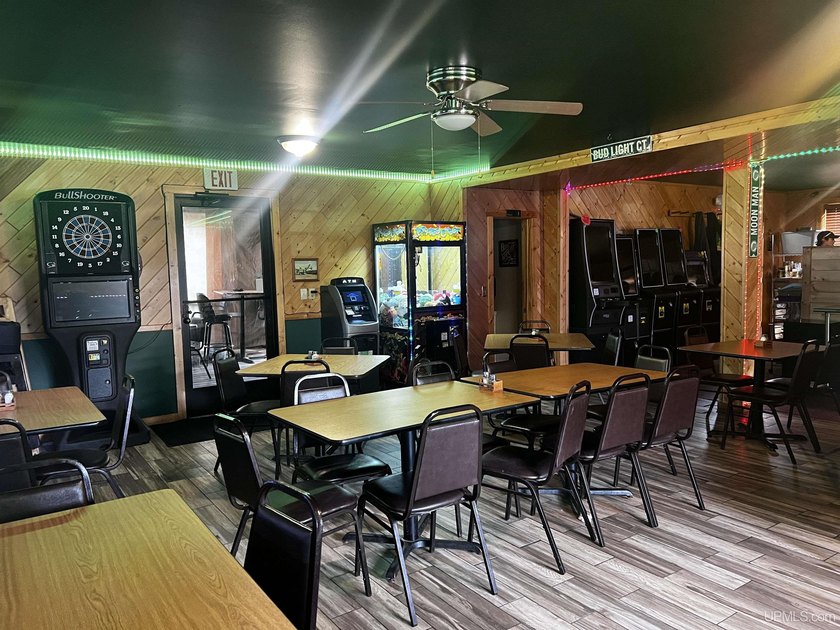 Discover a fantastic opportunity with this popular bar and grill - photo 8