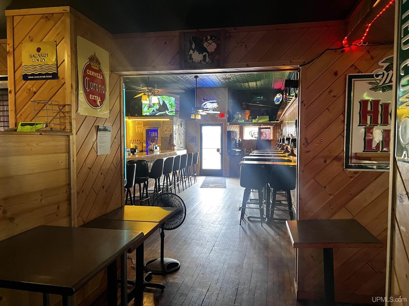 Discover a fantastic opportunity with this popular bar and grill - photo 10