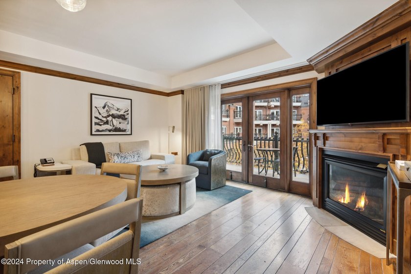 2024 renovations completed (including new decor, furniture - photo 4