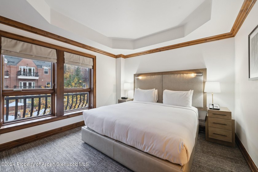2024 renovations completed (including new decor, furniture - photo 8