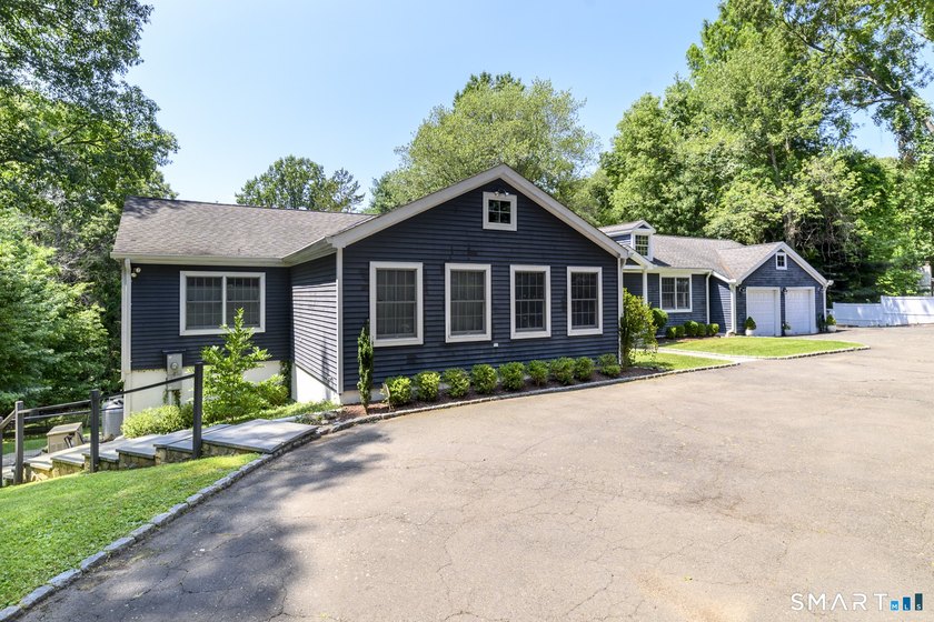 Welcome to this sun-filled ranch offering breathtaking - photo 2