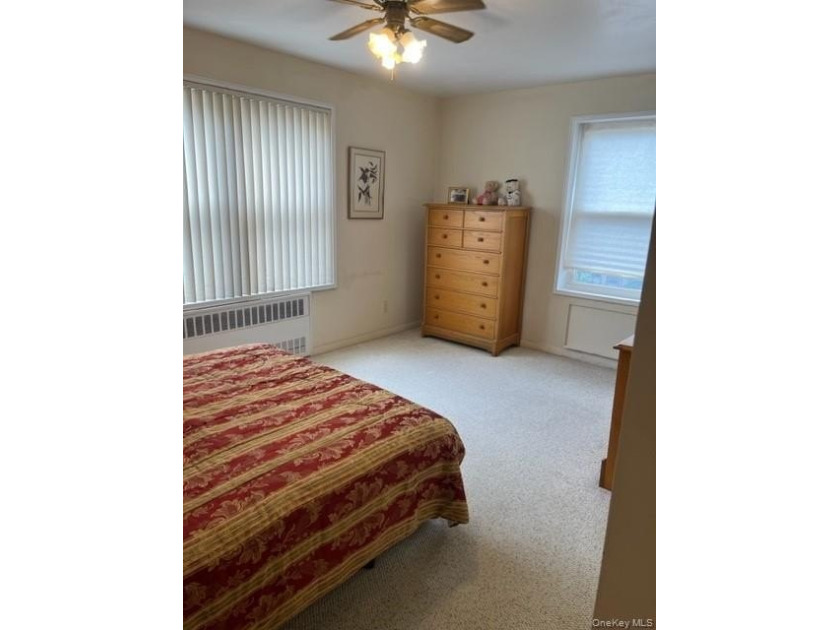 A Lovely ,sunny.well maintained 1 bedroom ,1 bathroom ,galley - photo 5