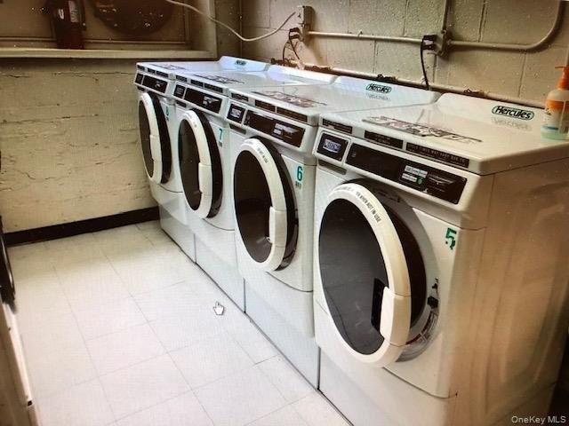 A Lovely ,sunny.well maintained 1 bedroom ,1 bathroom ,galley - photo 8