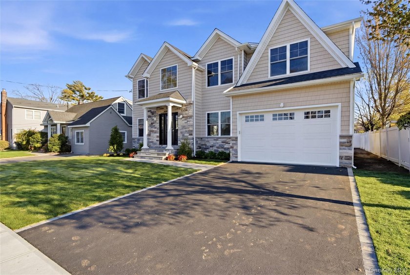 Welcome to this beautifully crafted 5 bedroom, 3 full bath home - photo 3