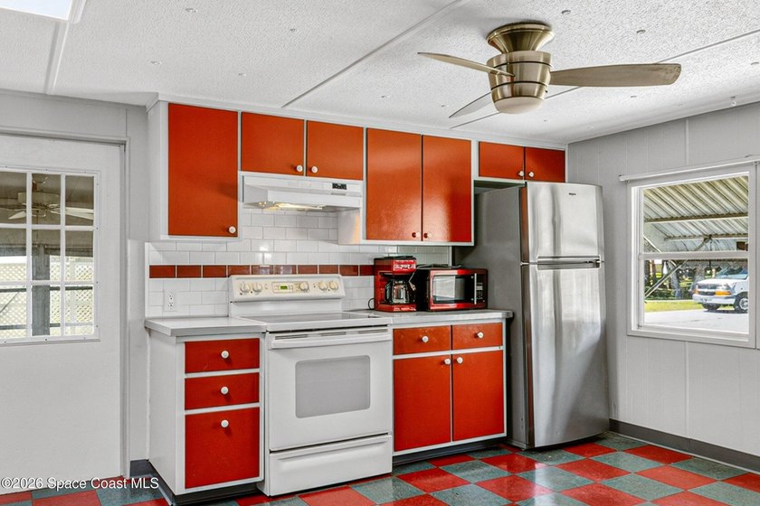 OWNER WILL CONSIDER ALL OFFERS! Fantastic opportunity in the - photo 12