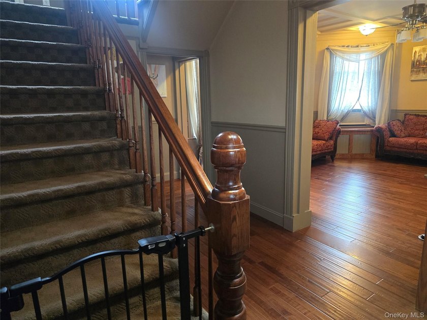 This meticulously maintained house has Victorian style's - photo 22