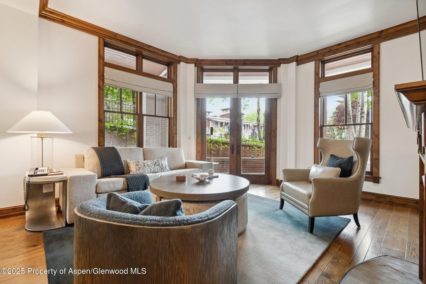 2024 renovations completed (including new decor, furniture - photo 6