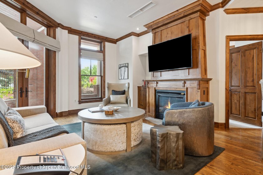 2024 renovations completed (including new decor, furniture - photo 7