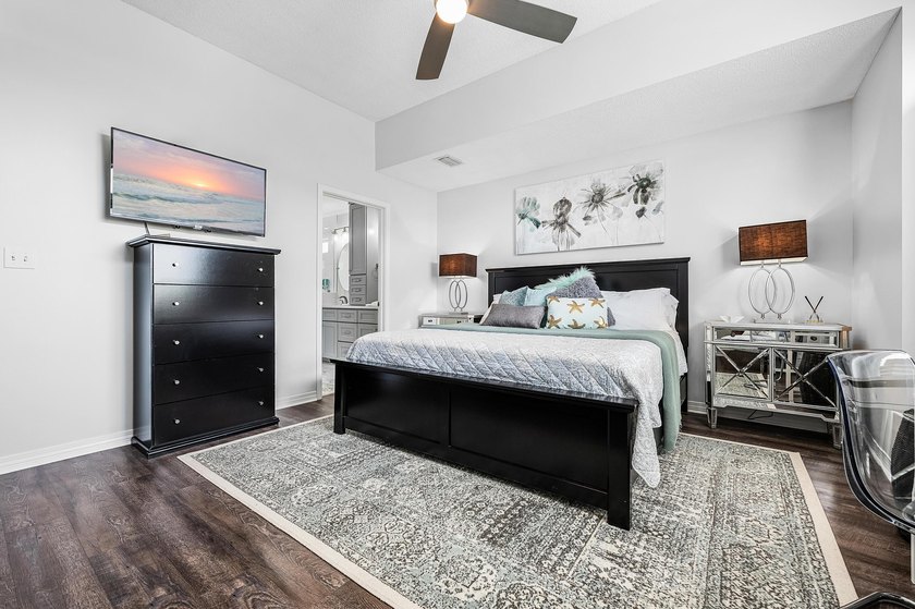 Imagine living just a short stroll away from the beach with a - photo 31