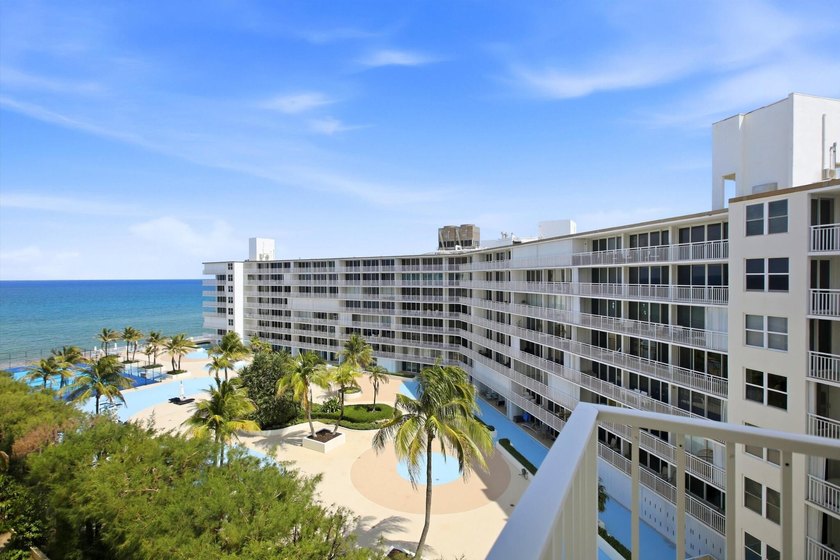 Virtually Staged. Wake up to breathtaking panoramic water views - photo 31