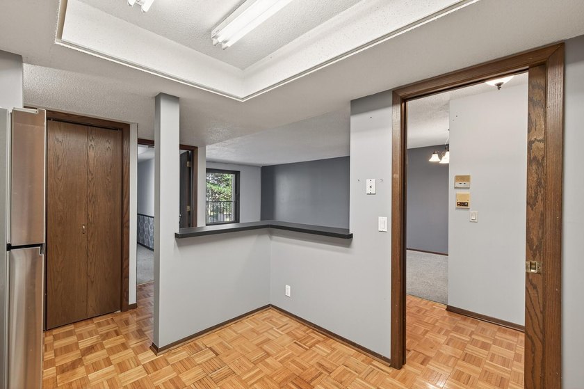 Experience comfortable, low-maintenance living in this - photo 7