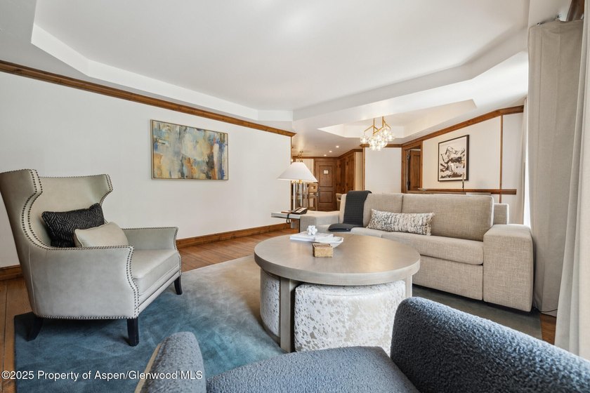 2024 renovations completed (including new decor, furniture - photo 5