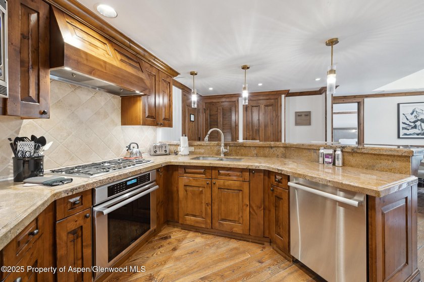 2024 renovations completed (including new decor, furniture - photo 7