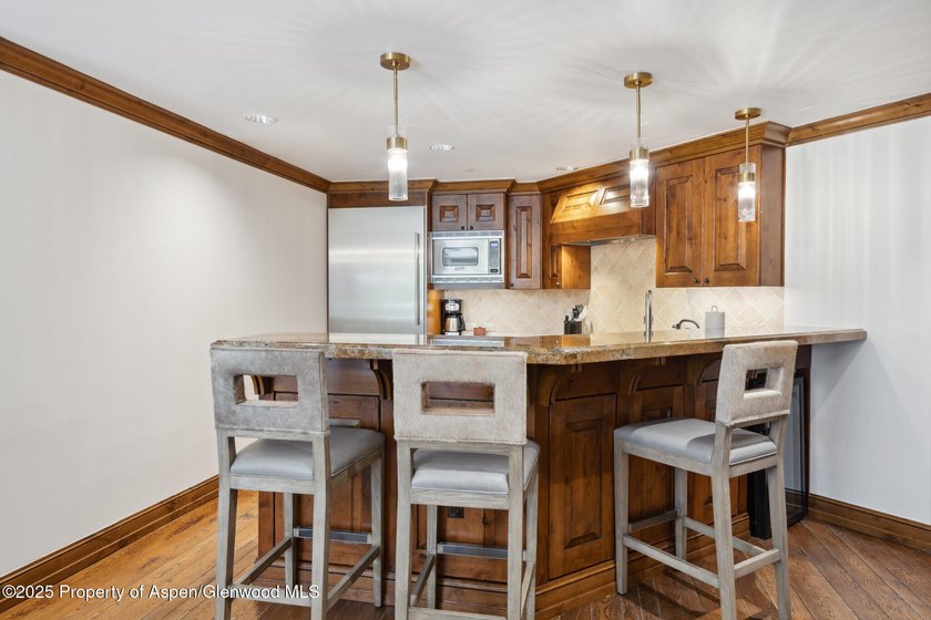 2024 renovations completed (including new decor, furniture - photo 8