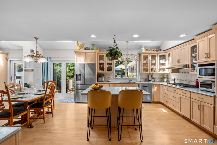 Come Invest in the newly listed spacious 5-bedroom, 3.5-bath - photo 3