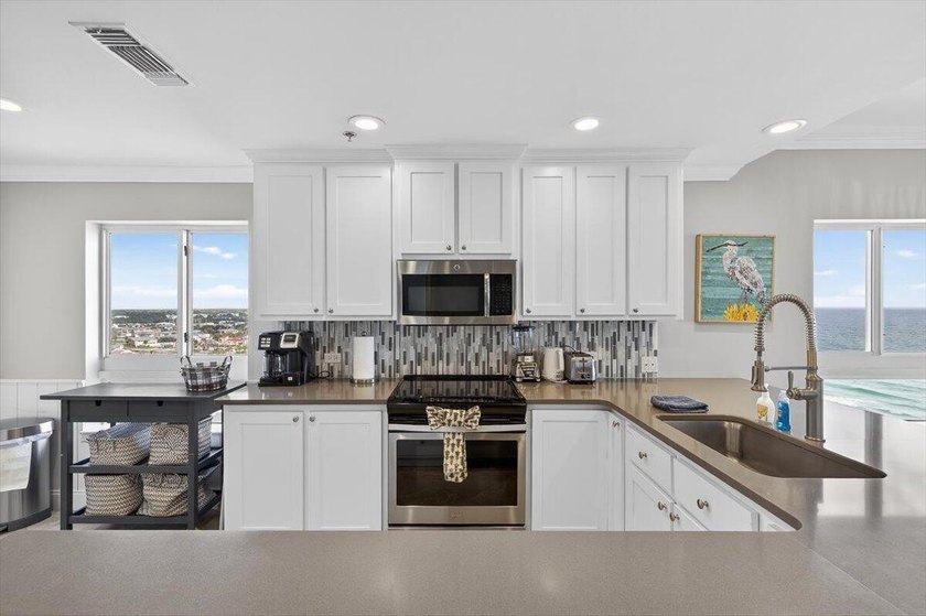 This PENTHOUSE ocean view condo will take your breath away! - photo 4