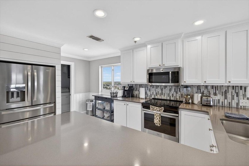 This PENTHOUSE ocean view condo will take your breath away! - photo 5