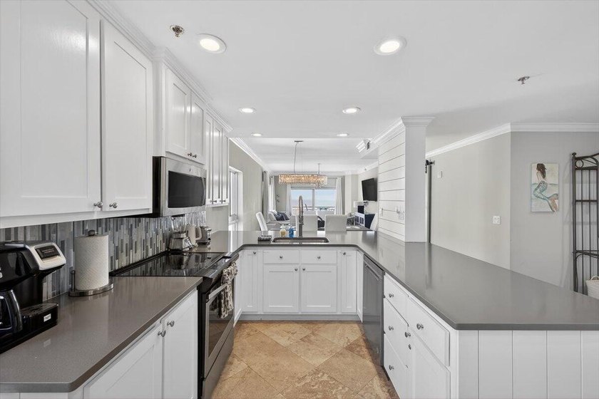 This PENTHOUSE ocean view condo will take your breath away! - photo 7