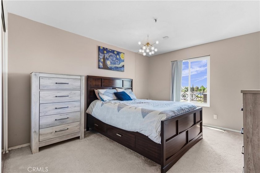 Picture your mornings starting in the custom updated kitchen - photo 12