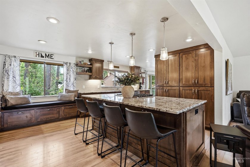 Escape to the mountains without sacrificing modern comfort at 1 - photo 2