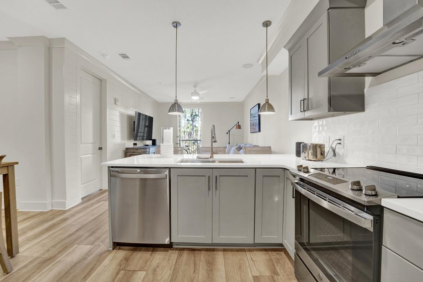 Welcome to your perfect coastal getaway! This beautifully - photo 9