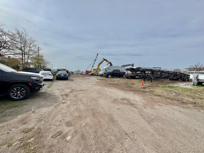 !Calling All Investors, Developers &amp; End-Users!!! HUGE 1+ Acre - photo 8