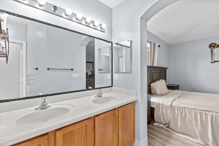 Discover effortless living in the gated community of Thousand - photo 24