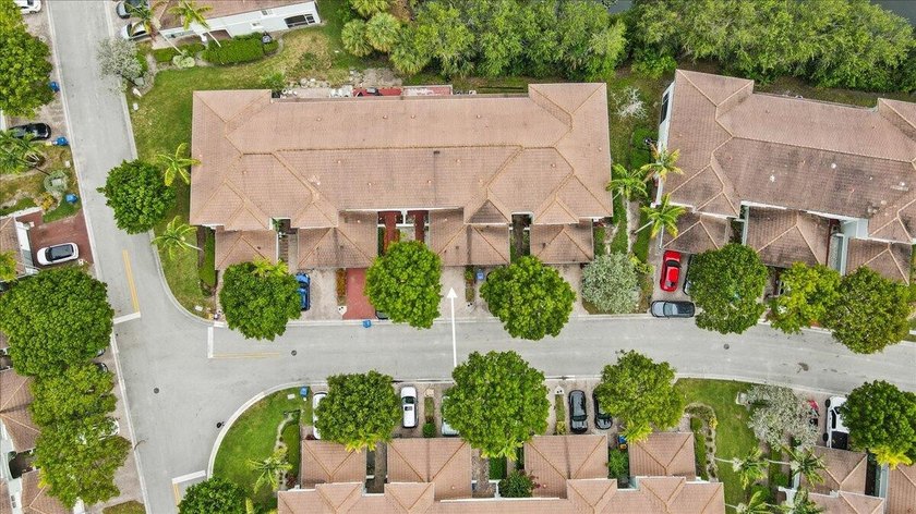 Discover effortless living in the gated community of Thousand - photo 37