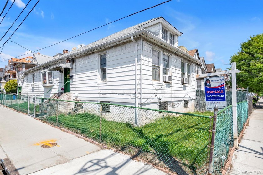 Corner Property With 4 Parking Spaces. Four Major Bedrooms With - photo 2