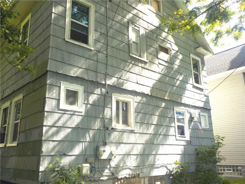 Welcome to this turn-key investment opportunity in the City of - photo 3